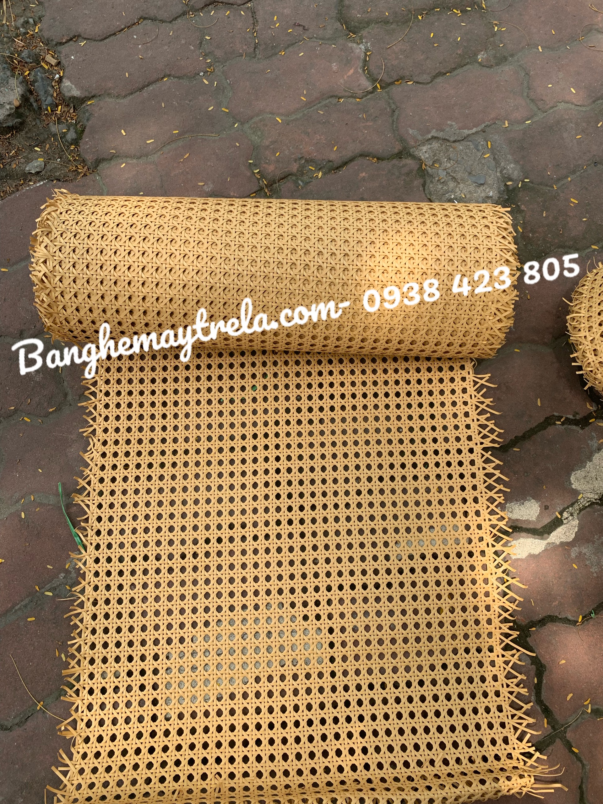 Lưới mây nhựa đan mắt cáo trang trí